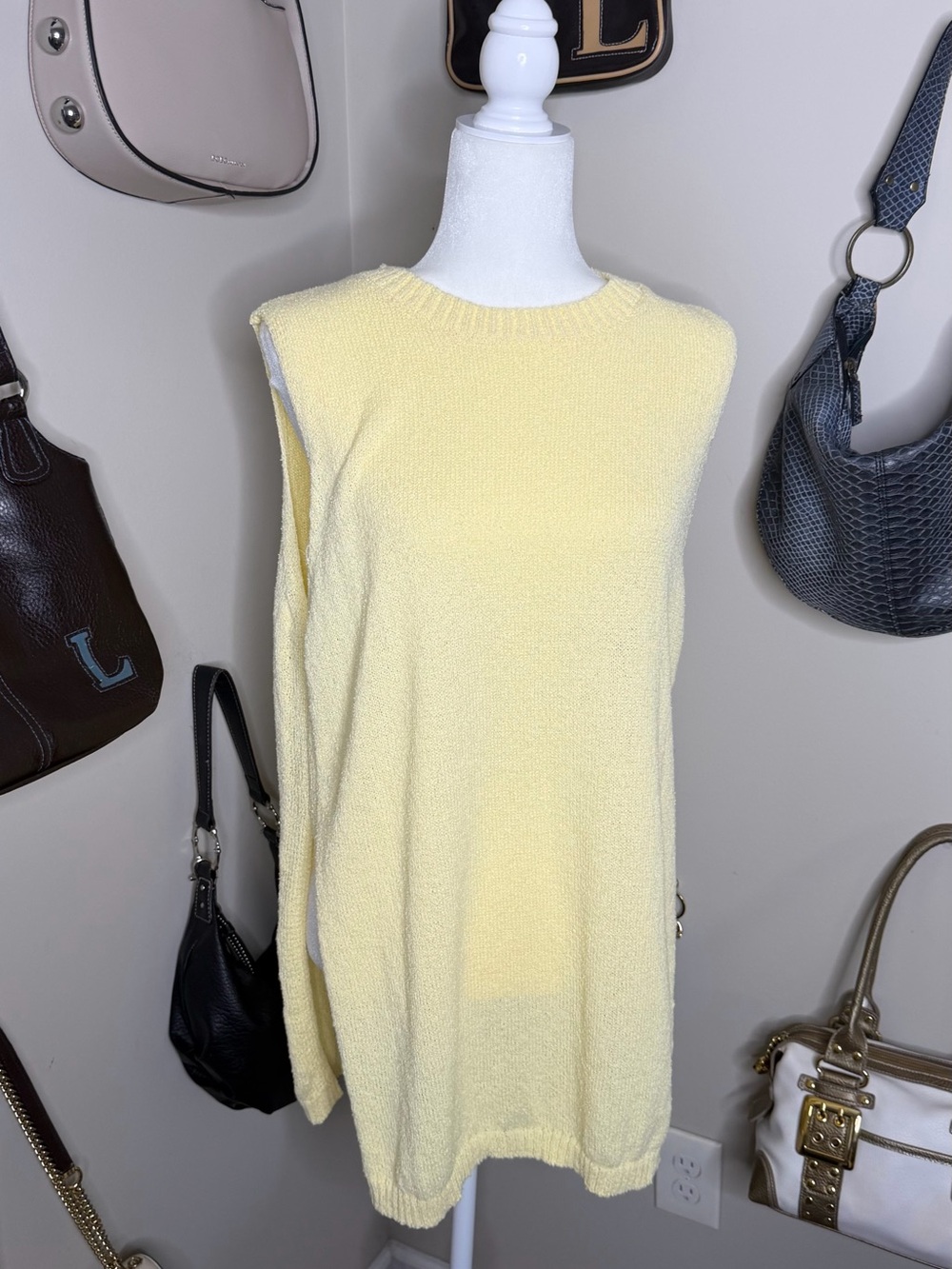 NWT Nenona Soft Knit Sleeveless Sweater/Short Set in Pale Yellow - Size M - Picture 3 of 5